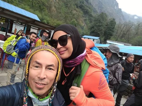 Instagram @aku.amysearch Teruja bakal bergelar bapa pada usia 60 tahun.